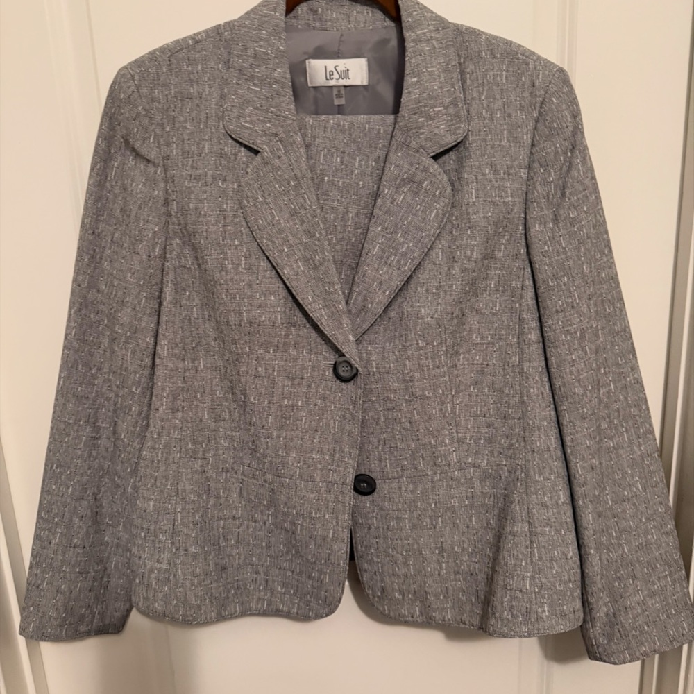 Le Suit Gray Textured Two-Button Blazer